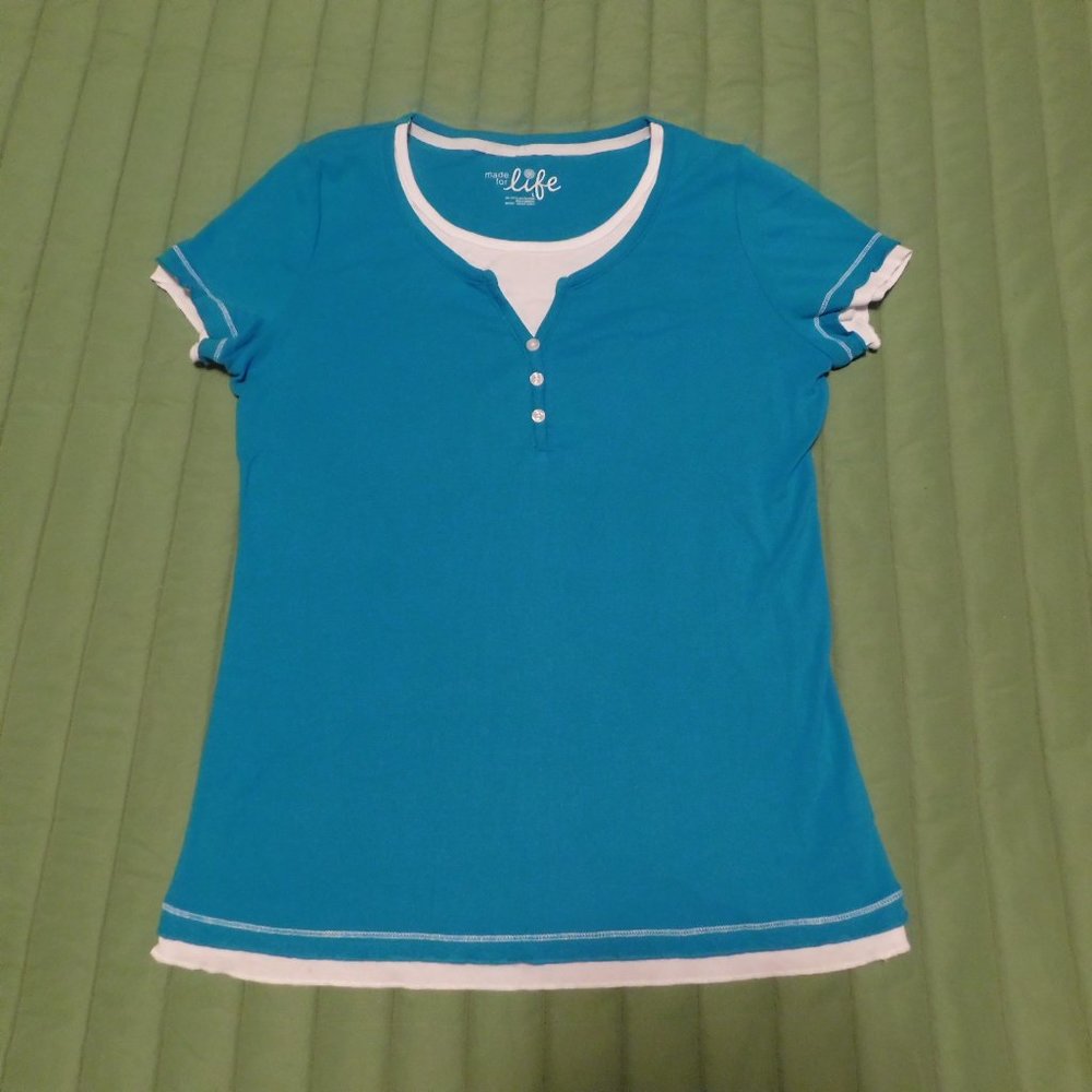 $4.99 ships this layered top size Large EUC